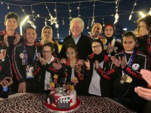 لاعبو الأولمبياد الخاص يحتفلون بعيد ميلاد حسين فهمي