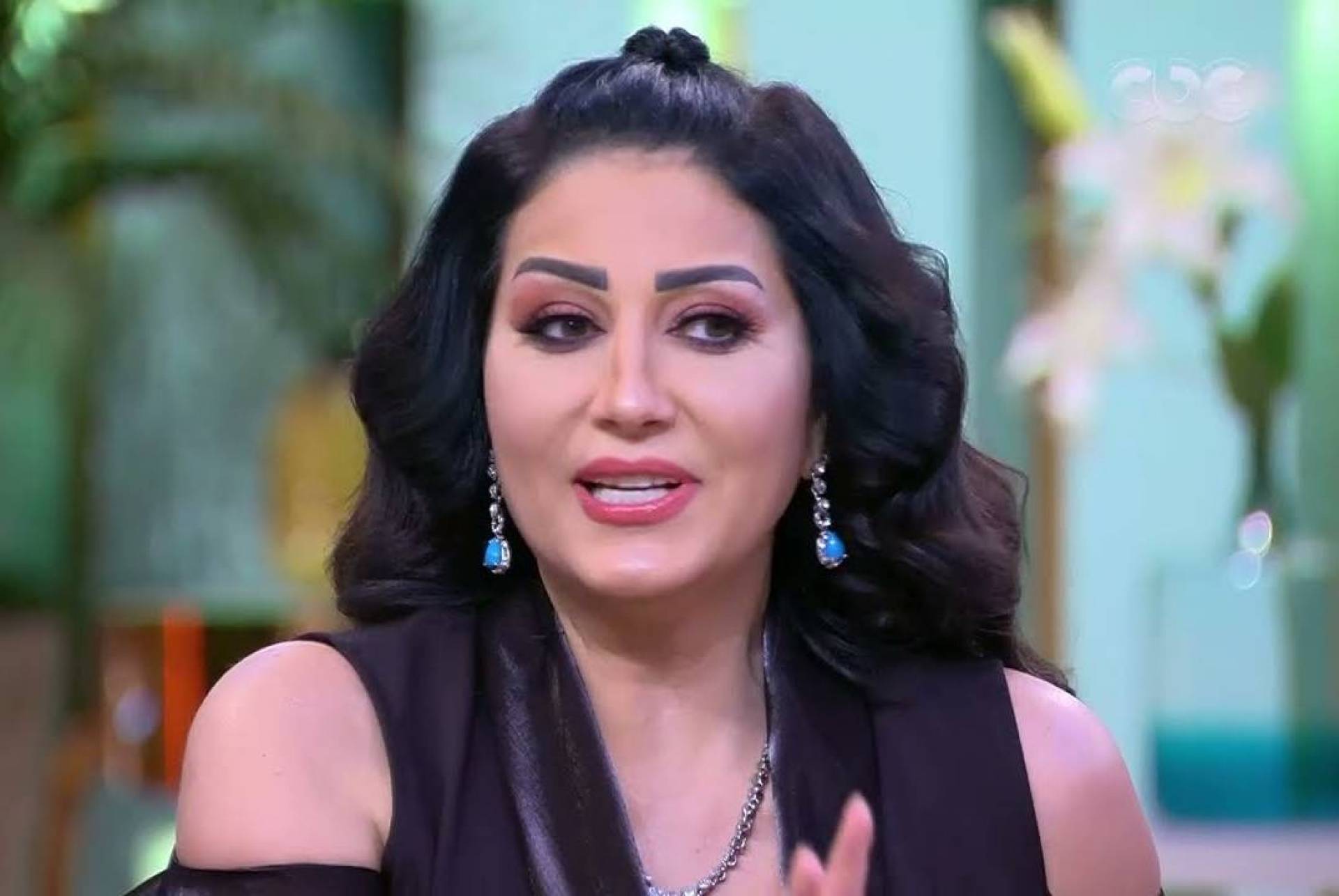 الفنانة وفاء عامر