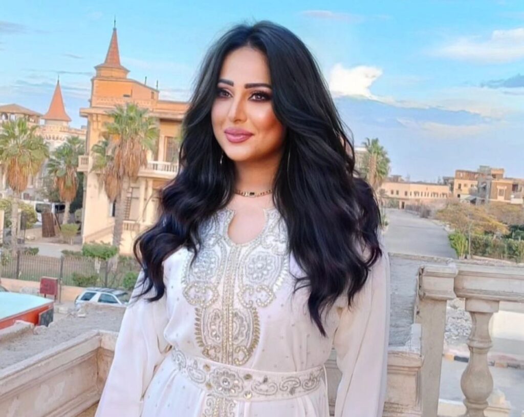 الفنانة رحاب الجمل