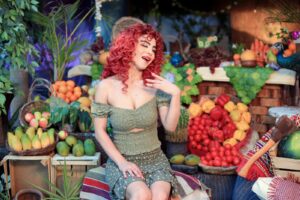 دوللي شاهين 