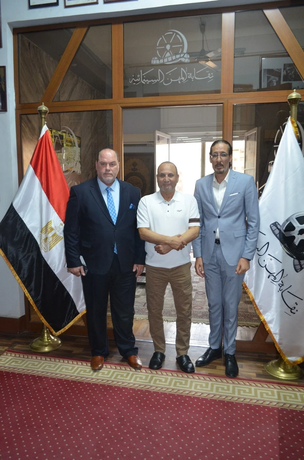 422973-رئيس-اتحاد-الفنانين-العرب-ونقيب-الفنانين-العراقيين-(1)